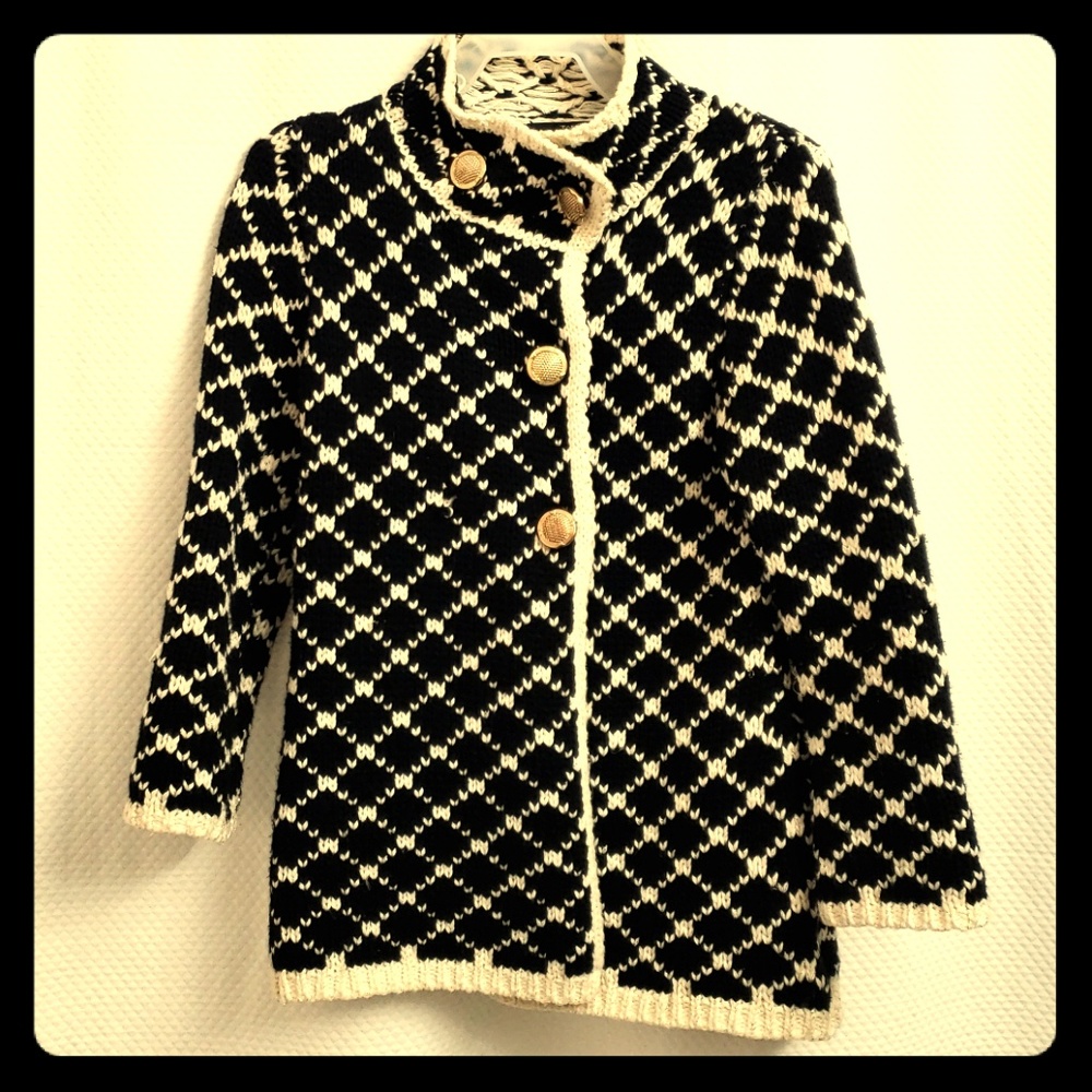 Girls Tahari sweater size 4.